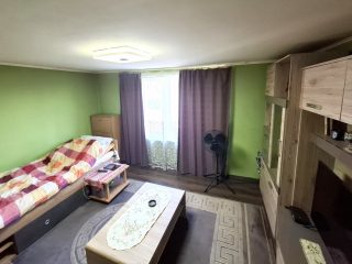 Eladó 150 m²-escsaládi ház Veresegyház, Petőfi utca: 94'500'000 Ft