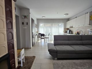 Eladó 76 m²-esikerház Veresegyház, Revetek közeli utca: 113'990'000 Ft