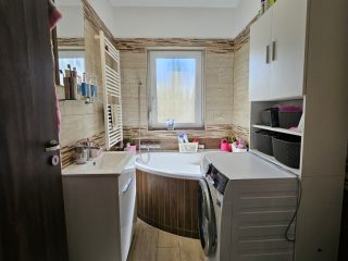 Eladó 76 m²-esikerház Veresegyház, Revetek közeli utca: 113'990'000 Ft