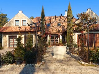 Eladó 450 m²-escsaládi ház Zamárdi, Rege utca: 419'900'000 Ft