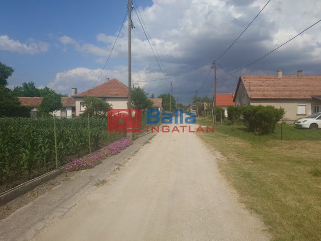 Eladó 1240 m²-estelek Aba (Aba) , Jókai utca: 8'900'000 Ft