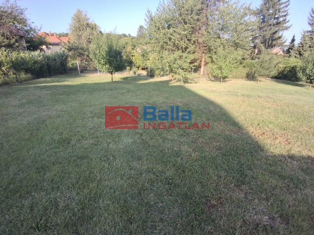 Eladó 720 m²-estelek Ábrahámhegy, Zsákutca: 36'800'000 Ft