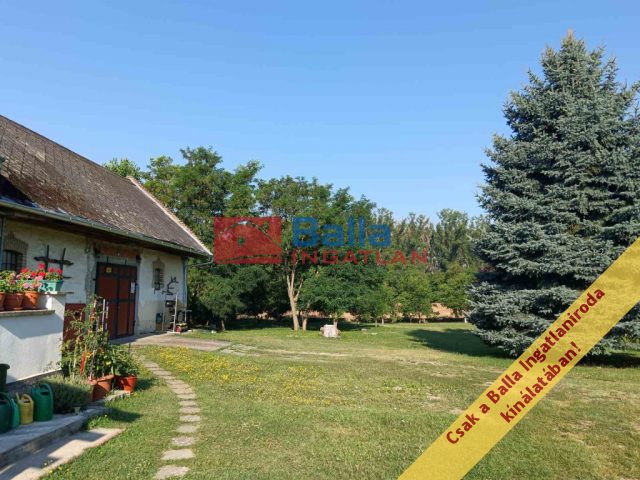 Eladó 160 m²-escsaládi ház Áporka, Petőfi utca: 160'000'000 Ft