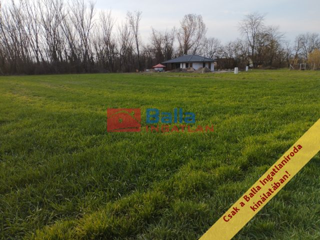 Eladó 950 m²-estelek Áporka, Petőfi utca: 22'500'000 Ft