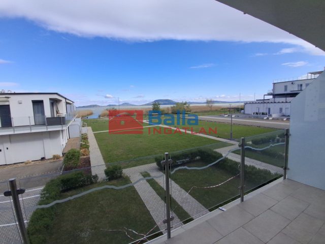 Eladó 49 m²-estársasházi lakás Balatonfenyves, Vízpart: 113'900'000 Ft