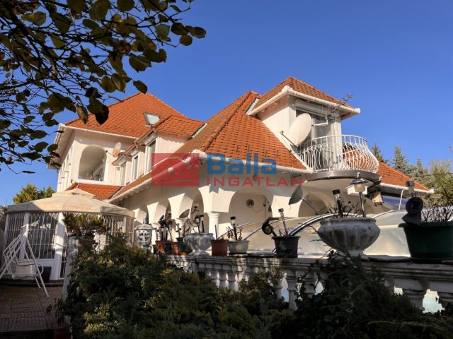 Eladó 300 m²-escsaládi ház Budakalász (Budakalász) , Duna sétány: 219'000'000 Ft