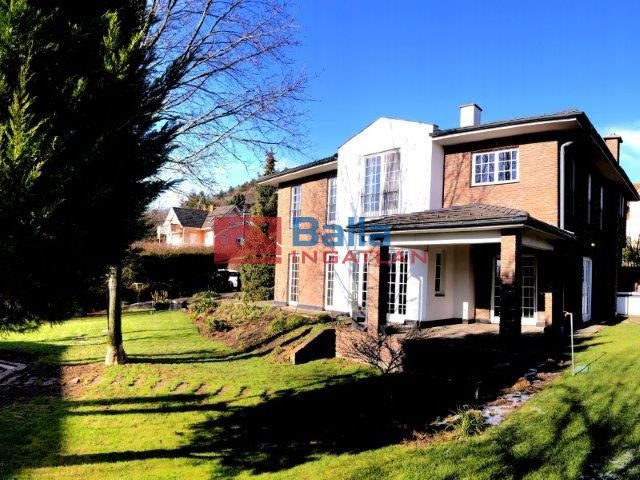 Eladó 280 m²-escsaládi ház Budaörs, Kertváros utca: 390'000'000 Ft