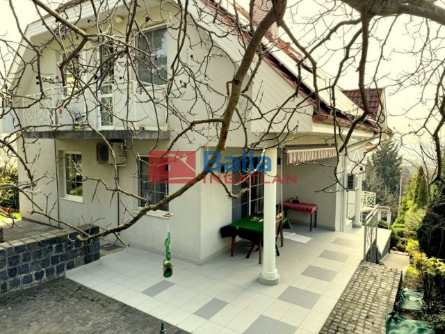 Eladó 276 m²-escsaládi ház Budaörs, Naphegy utca: 308'900'000 Ft