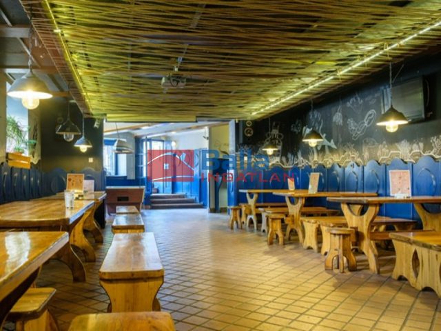 Eladó 130 m²-esvendéglátó egység utcai bejárattal II. kerület (Viziváros) , Széll Kálmán tér: 134'900'000 Ft