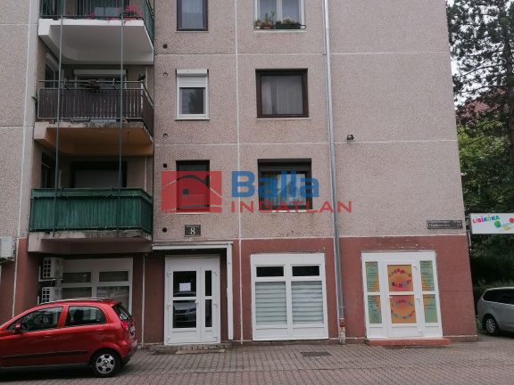 Eladó 106 m²-estársasházi lakás IV. Kerület (Káposztásmegyer I.) , Dunakeszi utca: 99'800'000 Ft