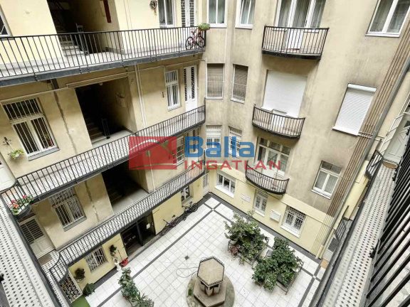 Eladó 61 m²-estársasházi lakás V. Kerület (Belváros) , Azonnal költözhető belvárosi ingatlan V.ker.egyik legjobb utcájában !: 98'900'000 Ft