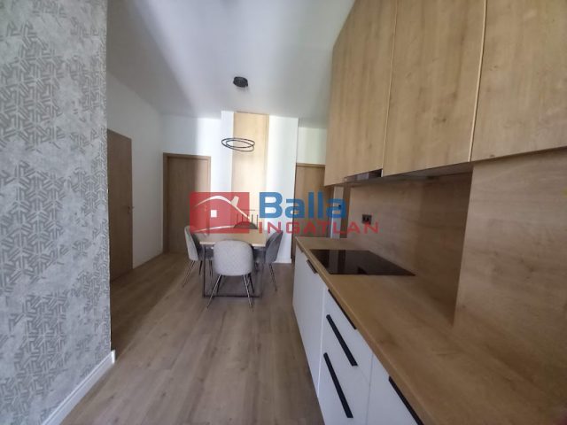 Kiadó 84 m²-estársasházi lakás V. Kerület (Belváros) , Károly körút: 550'000 Ft