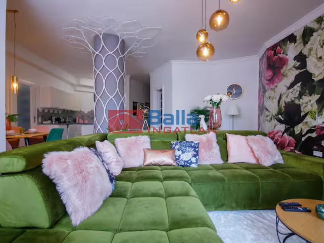 Kiadó 110 m²-estársasházi lakás VI. Kerület (Terézváros) , Bajcsy-Zsilinszky út: 2'100 EUR