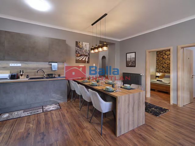 Kiadó 134 m²-estársasházi lakás VI. Kerület (Terézváros) , Izabella utca: 900'000 Ft