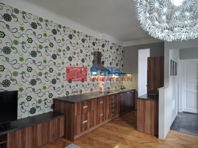 Kiadó 61 m²-estársasházi lakás VI. Kerület (Terézváros) , Teréz körút: 350'000 Ft