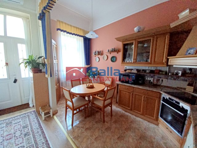 Eladó 82 m²-estársasházi lakás VII. Kerület (Ligetváros) , Kertre néző, Városligetnél Dembinszky utca: 113'900'000 Ft