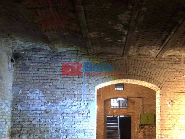 Eladó 125 m²-esüzlethelyiség utcai bejárat nélkül VIII. Kerület (Corvin negyed) , Ullői út: 34'990'000 Ft