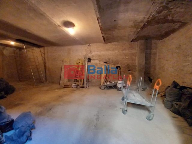 Eladó 90 m²-estársasházi lakás VIII. Kerület (II. János Pál pápa tér és környéke) , Bezerédj utca: 55'900'000 Ft