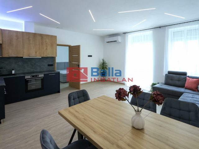 Eladó 76 m²-estársasházi lakás X. Kerület (Kőbánya Városközpont) , Liget utca: 89'900'000 Ft