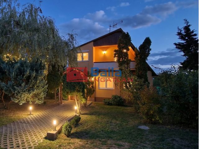 Eladó 105 m²-escsaládi ház XI. Kerület (Kamaraerdő) , Laska utca: 119'000'000 Ft