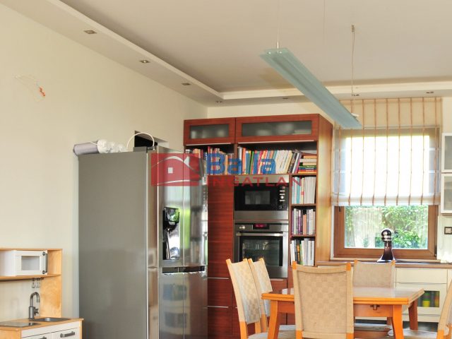 Eladó 146 m²-estársasházi lakás XI. Kerület (Madárhegy) , Hosszúréti utca környékén lévő utca: 275'000'000 Ft