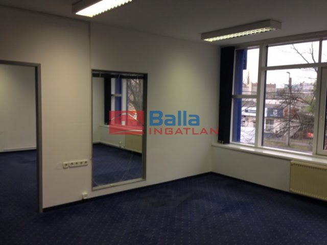 Kiadó 36 m²-esb kategóriás iroda XIII. Kerület (Angyalföld) , Röppentyű utca: 306 EUR
