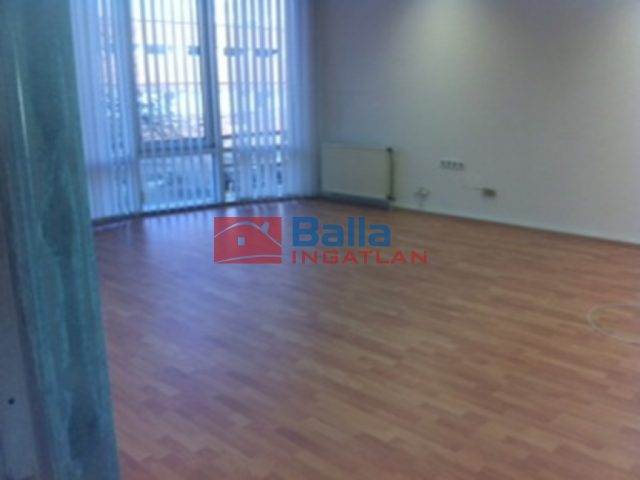 Kiadó 250 m²-esb kategóriás iroda XIII. Kerület (Angyalföld) , Röppentyű utca: 1'875 EUR