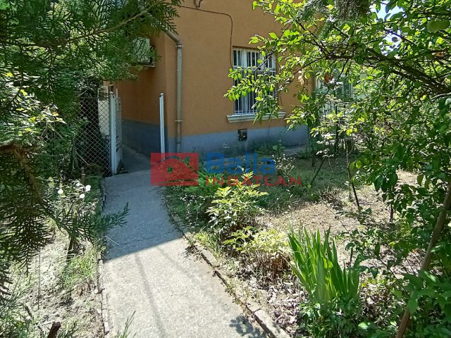 Eladó 32 m²-estársasházi lakás XIV. Kerület (Alsórákos) , Miskolci út közeli árnyas utca: 37'600'000 Ft
