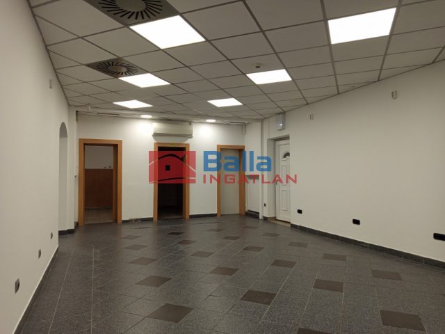 Kiadó 287 m²-esüzlethelyiség utcai bejárattal XIV. Kerület (Alsórákos) , Nagy gyalogosforgalmú főútvonalnál út: 1'435'000 Ft