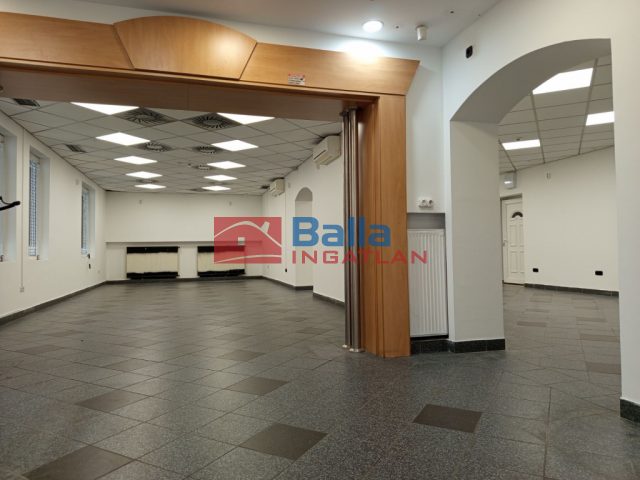 Kiadó 287 m²-esüzlethelyiség utcai bejárattal XIV. Kerület (Alsórákos) , Nagy gyalogosforgalmú főútvonalnál út: 1'435'000 Ft