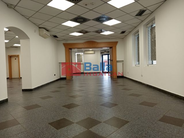 Kiadó 287 m²-esüzlethelyiség utcai bejárattal XIV. Kerület (Alsórákos) , Nagy gyalogosforgalmú főútvonalnál út: 1'435'000 Ft