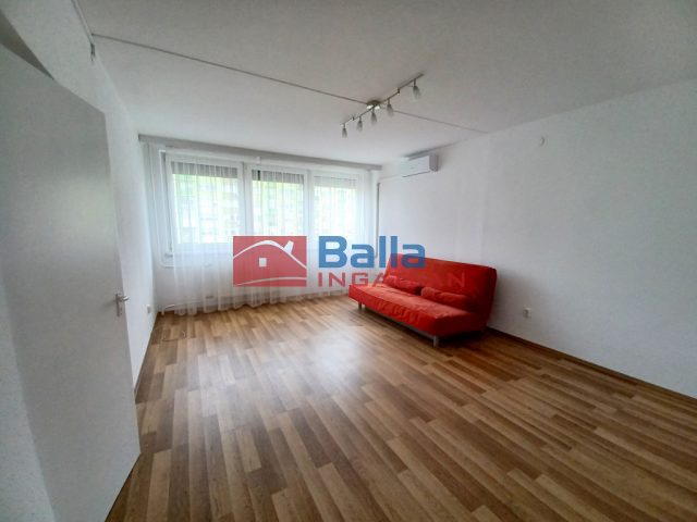 Kiadó 46 m²-estársasházi lakás XIV. Kerület (Füredi lakótelep) , Metró közeli, szigetelt ház, Ond vezér útja: 220'000 Ft