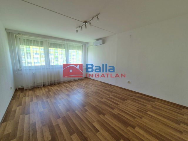 Kiadó 46 m²-estársasházi lakás XIV. Kerület (Füredi lakótelep) , Metró közeli, szigetelt ház, Ond vezér útja: 220'000 Ft