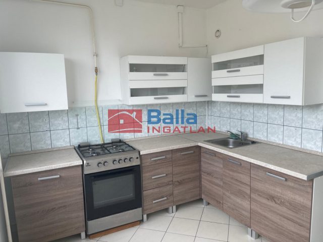 Kiadó 59 m²-estársasházi lakás XIX. Kerület (Lakótelep) , Kisfaludy utca: 300'000 Ft