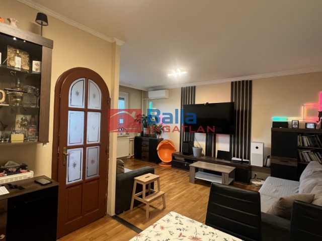 Eladó 74 m²-estársasházi lakás XIX. Kerület (Lakótelep) , Önkormányzat közelében: 89'900'000 Ft