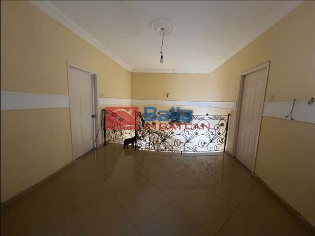 Eladó 350 m²-escsaládi ház XIX. Kerület (Óváros) , Templom tér mögötti utca: 179'999'000 Ft