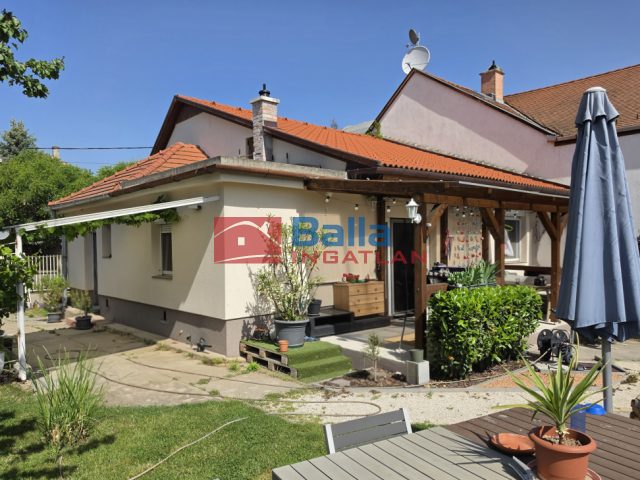 Eladó 80 m²-escsaládi ház XV. Kerület (Rákospalota-Kertváros) , Alag utca: 126'000'000 Ft