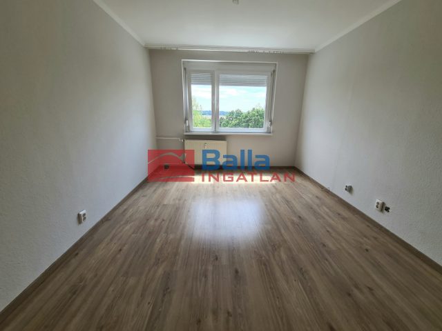 Kiadó 35 m²-estársasházi lakás XV. Kerület (Újpalota) , Erdőkerülő utca: 190'000 Ft