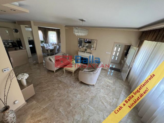 Eladó 138 m²-escsaládi ház XVI. Kerület (Árpádföld) , Budapesti út: 175'800'000 Ft