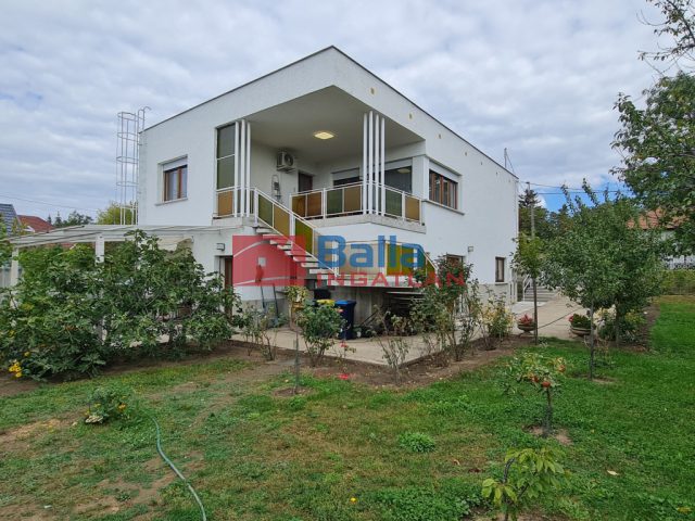 Eladó 107 m²-esházrész XVI. Kerület (Sashalom) , Batsányi János utca: 135'000'000 Ft