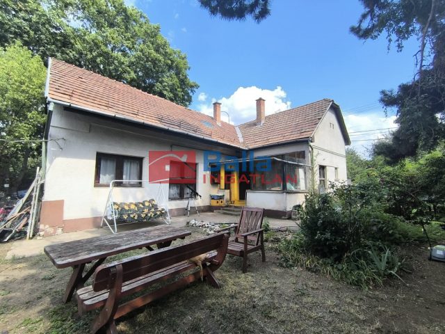 Eladó 100 m²-escsaládi ház XVI. Kerület (Sashalom) , Hév közeli utca: 134'900'000 Ft