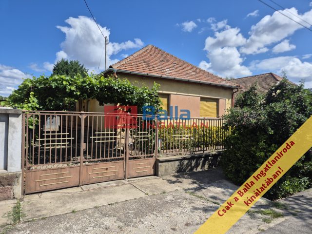 Eladó 111 m²-escsaládi ház XVI. Kerület (Sashalom) , Sashalmi piac közelében: 110'000'000 Ft