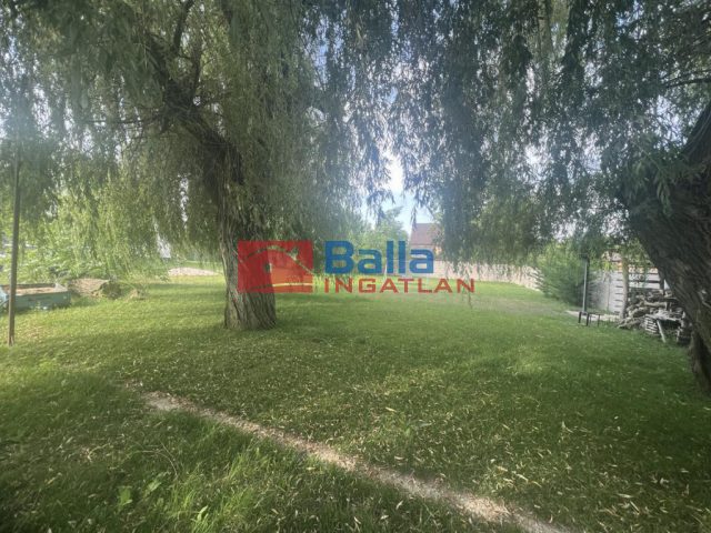 Eladó 1095 m²-estelek XVII. Kerület (Rákoscsaba) , Rákoscsaba csendes utca: 84'990'000 Ft