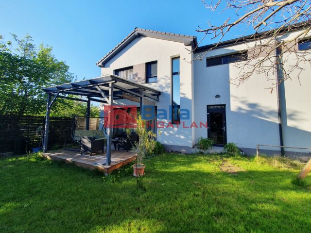 Eladó 124 m²-esikerház XVII. Kerület (Rákoshegy) , Lőrinci út közeli utca: 159'900'000 Ft