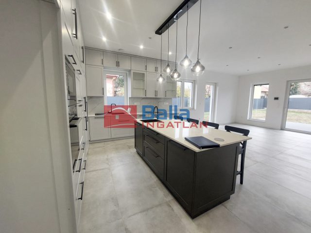 Eladó 257 m²-escsaládi ház XVII. Kerület (Rákoshegy) , Podmaniczky utca: 299'990'000 Ft