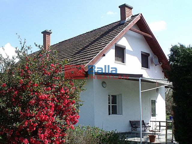 Eladó 120 m²-escsaládi ház XVII. Kerület (Rákoshegy) , Rózsahegy utca: 235'000'000 Ft