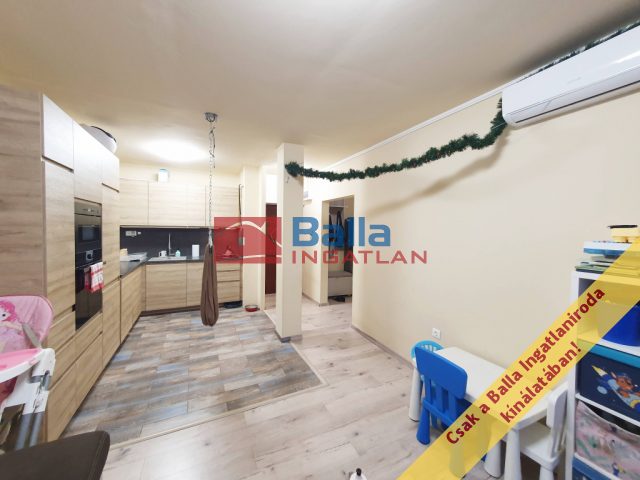 Eladó 63 m²-estársasházi lakás XVII. Kerület (Rákoskeresztúr) , Pesti úti lakótelep: 74'900'000 Ft