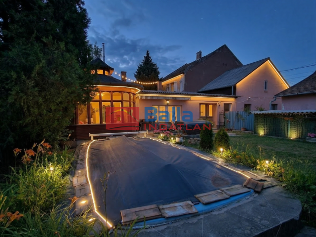 Eladó 137 m²-escsaládi ház XVIII. Kerület (Lónyaytelep) , Jegenye fasor: 115'000'000 Ft