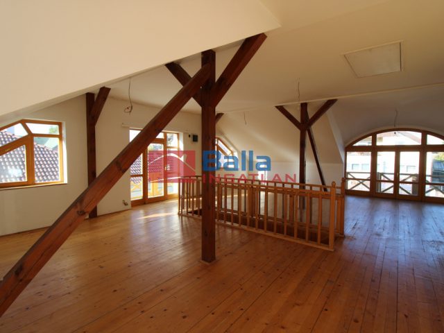 Eladó 265 m²-escsaládi ház XVIII. Kerület (Pestszentlőrinc) , pestlőrinc: 170'000'000 Ft