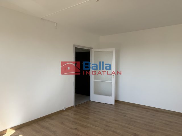Eladó 28 m²-estársasházi lakás XX. Kerület (Központ) , Központ közeli utca: 37'000'000 Ft